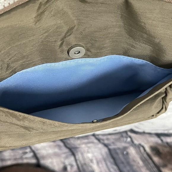 Baggallini Crossbody Purse Travel Tan Khaki Excellent Condition - Picture 13 of 16